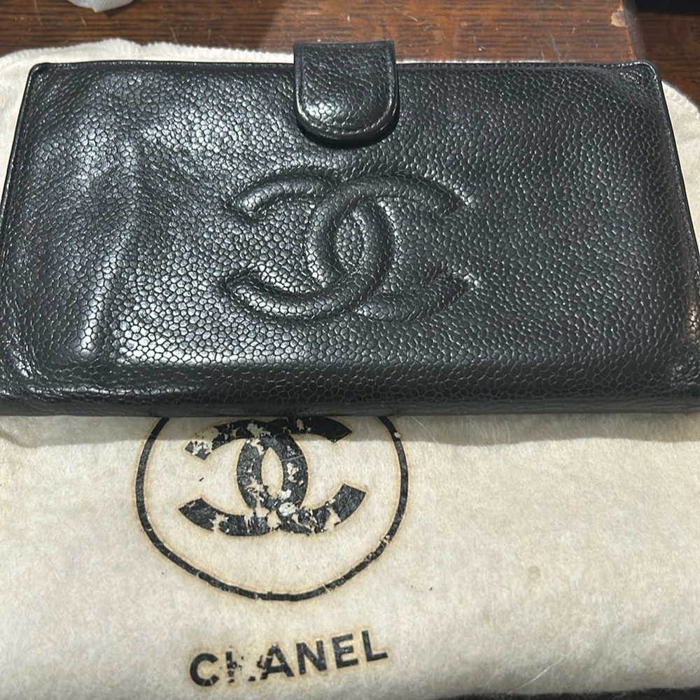 Vintage Chanel Caviar Black leather wallet with 24k Gold plated hardware